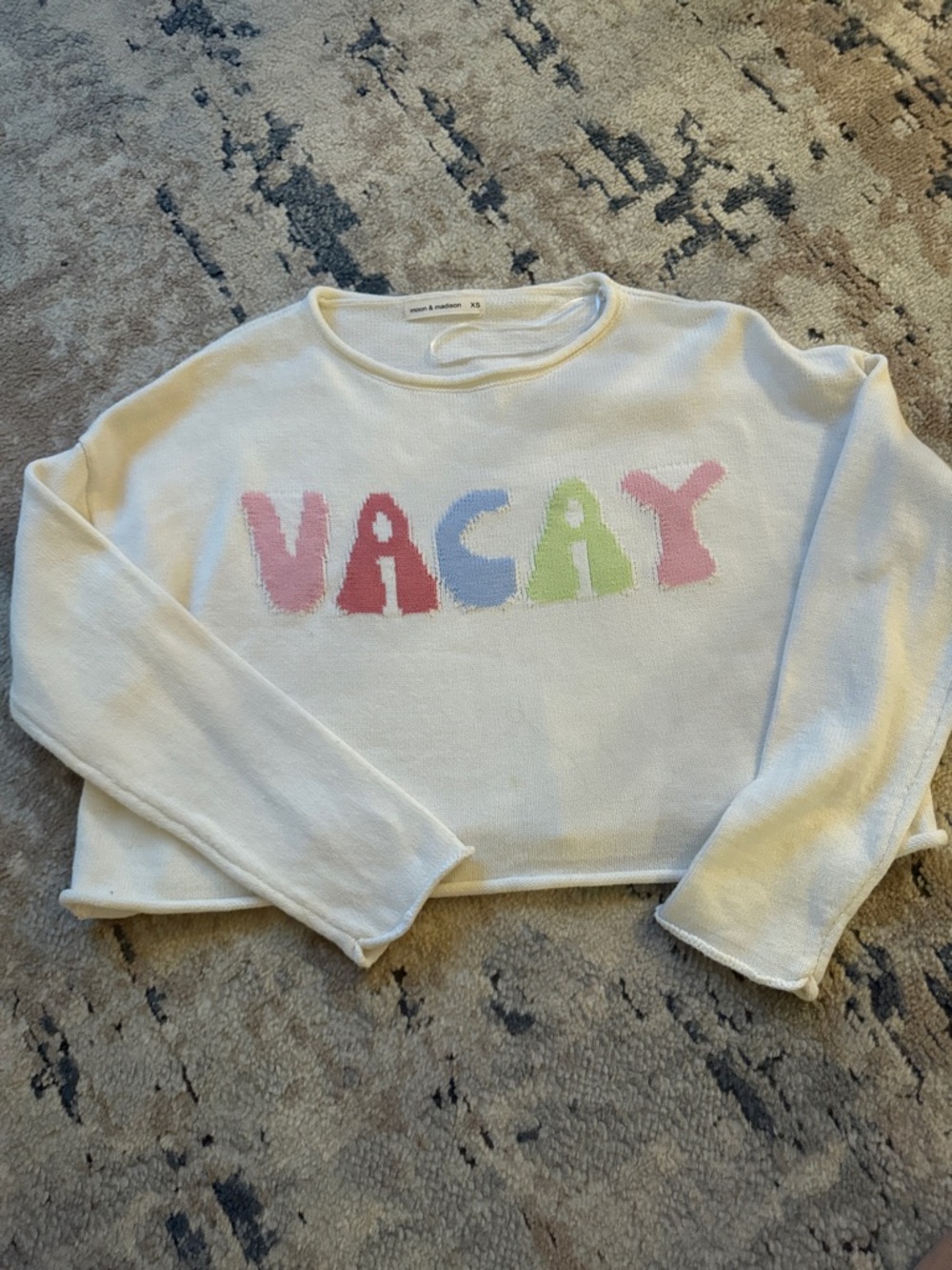 moon & madison White 'VACAY' Cropped Sweatshirt with Pastel Letters